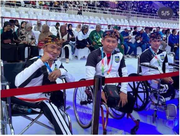 Menghadiri Pembukaan Pekan Paralimpiade Nasional (Peparnas) XVII Tahun 2024 di Stadion Manahan Solo