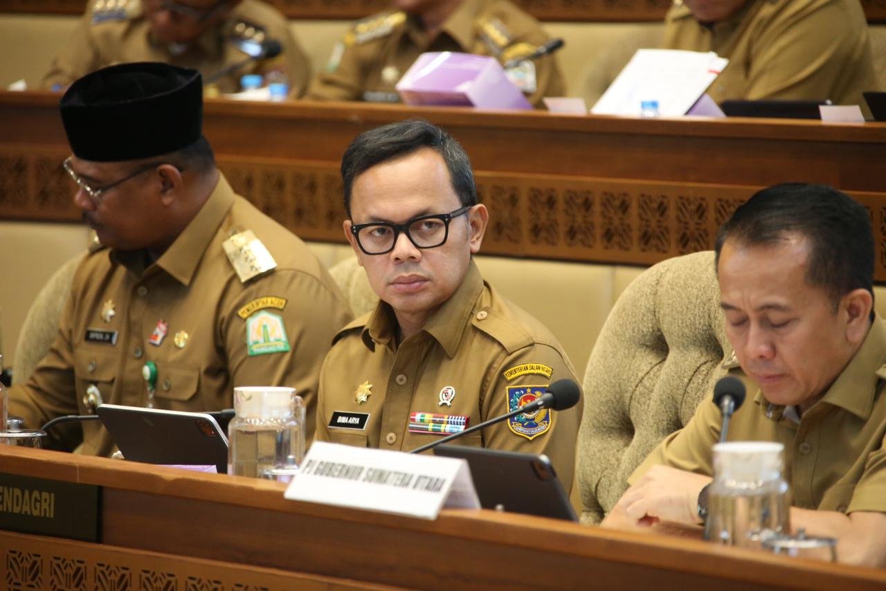 Menghadiri Rapat Kerja dan Rapat Dengar Pendapat bersama Komisi II DPR RI dan Gubernur/Pj. Gubernur serta Bupati/Walikota dan/atau Pj. Bupati/Pj Walikota