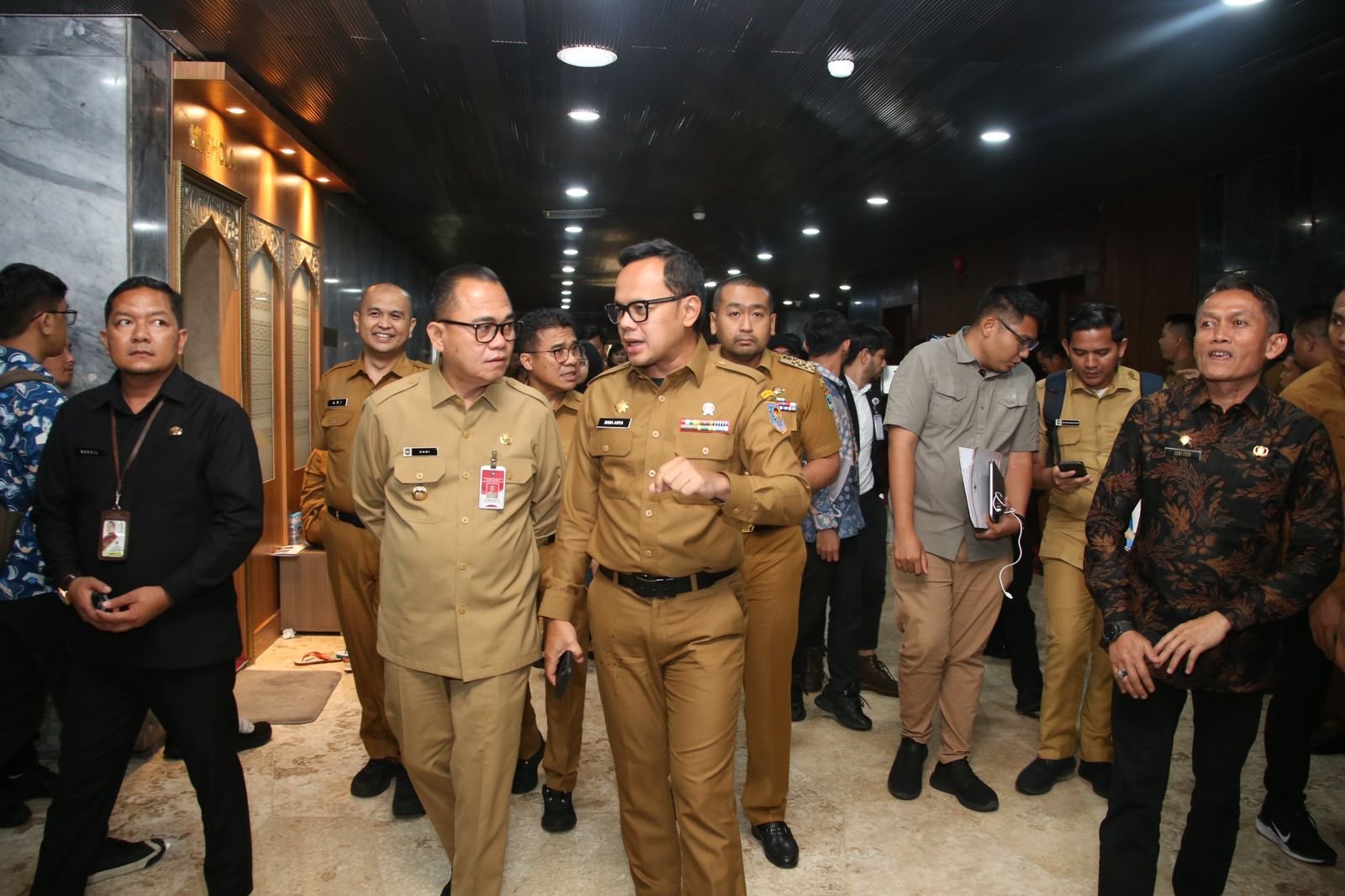 Menghadiri Rapat Kerja dan Rapat Dengar Pendapat bersama Komisi II DPR RI
