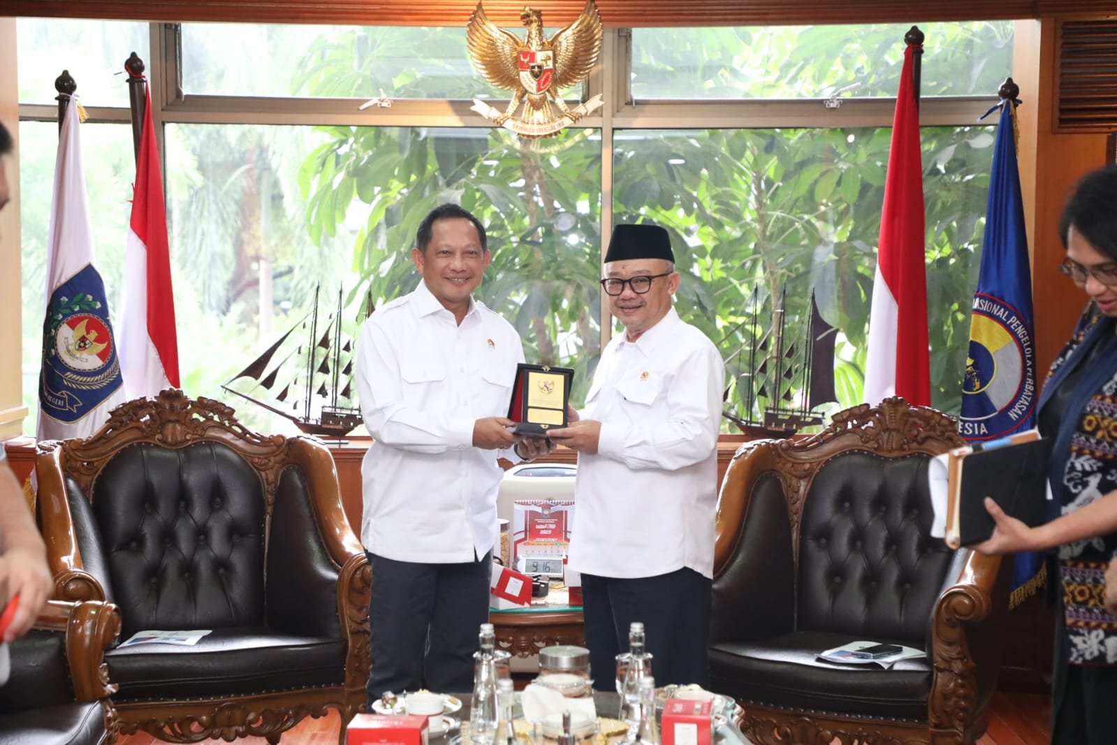 Menerima Menteri Pendidikan Dasar dan Menengah