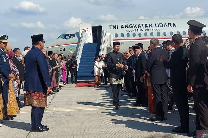 Melepaskan Keberangkatan Presiden RI Ke-7 beserta Ibu Iriana Joko WIdodo