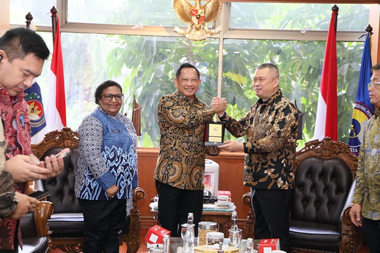 Menerima Menteri Perhubungan