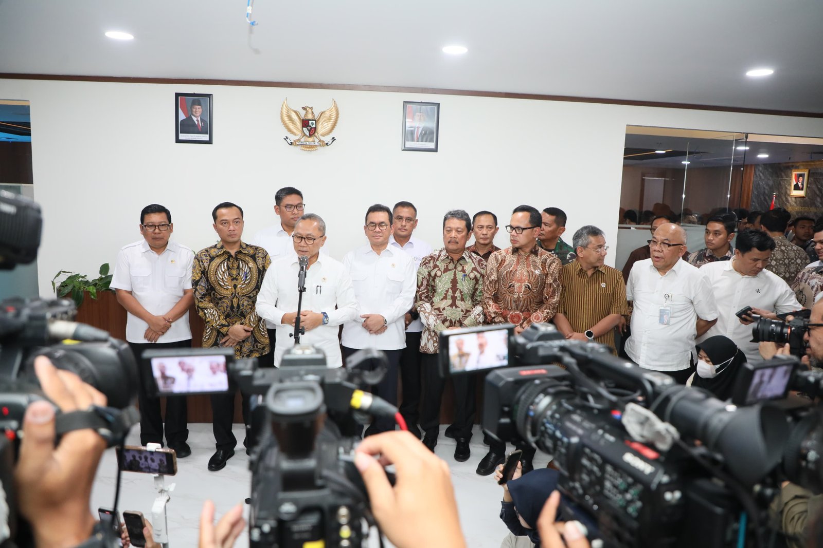 Rapat Koordinasi Terbatas Pengadaan Beras Pemerintah  Oleh Perum BULOG Pada Tahun 2025 Sebanyak 3 Juta Ton