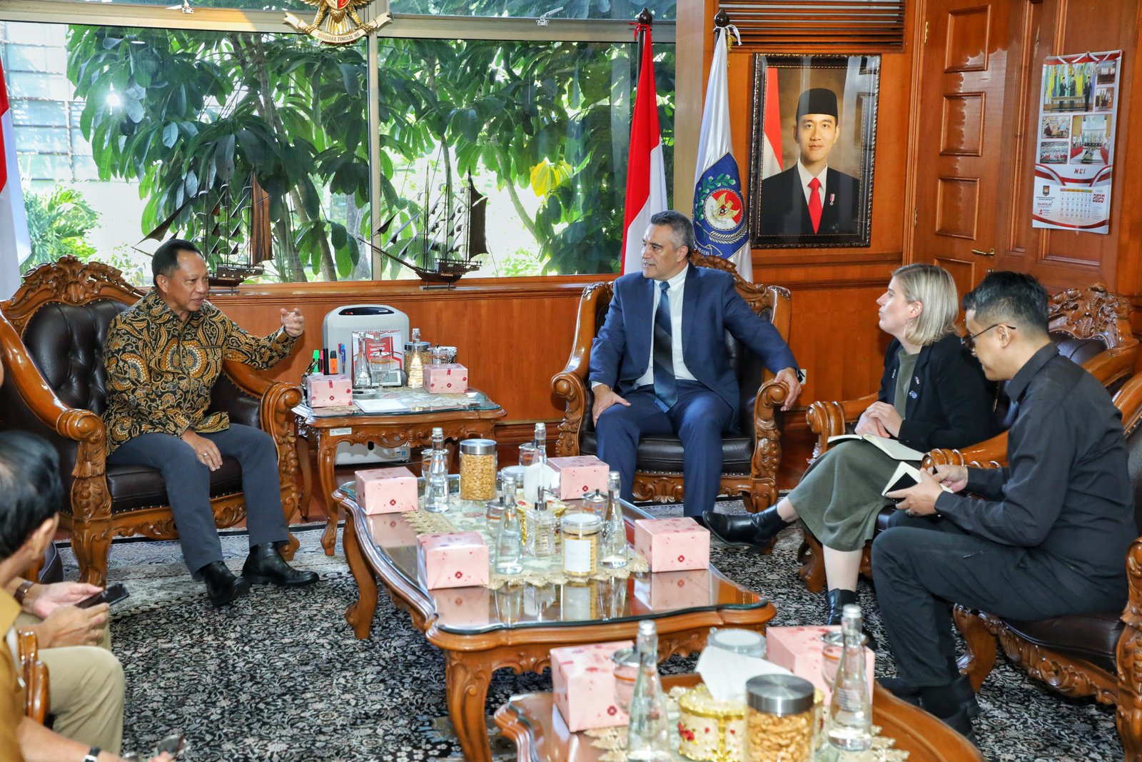 Menteri Dalam Negeri Audiensi Bersama Duta Besar New Zealand