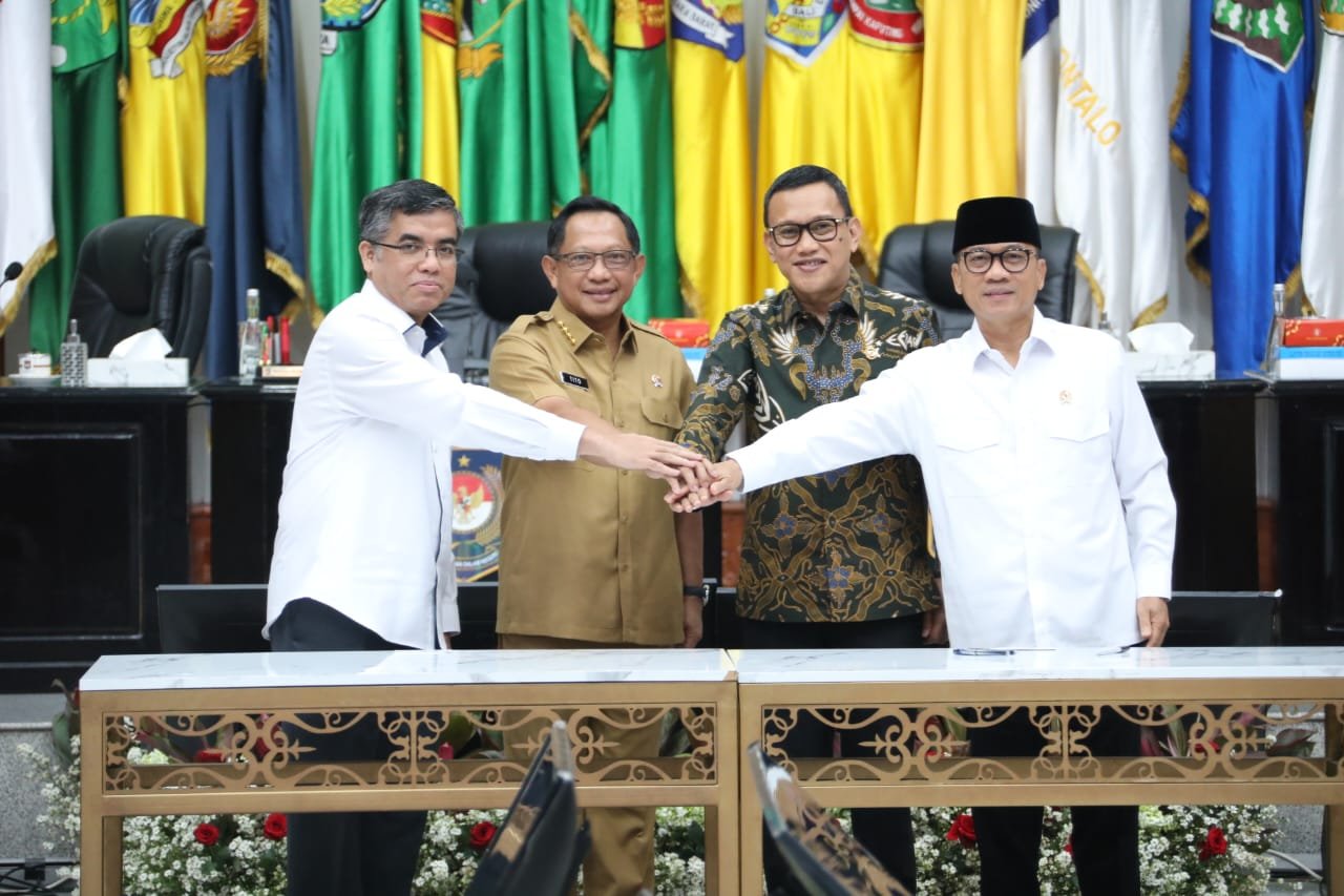 Rapat Koordinasi Pengendalian Inflasi dirangkaikan Penandatanganan SEB dan MoU tentang Penguatan Tata Kelola Penempatan dan Pelindungan Pekerja Migran Indonesia di Gedung SBP