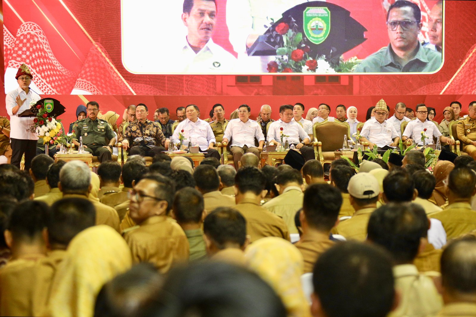 Wakil II Menteri Dalam Negeri Menghadiri Peluncuran dan Dialog Percepatan Musyawarah Desa/Kelurahan Khusus Pembentukan Koperasi Desa/Kelurahan Merah Putih