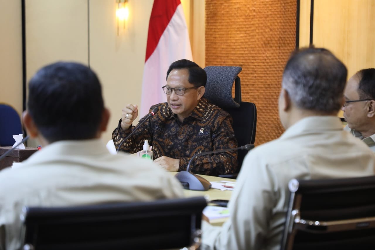 Kunjungan Selaku Ketua Dewan Pembina APDESI Bersama Pengurus Harian dan Ketua DPD APDESI ke Menteri Koperasi RI Bertempat di Kantor Kementerian Koperasi, Jl. HR Rasuna Said Kav 3-4