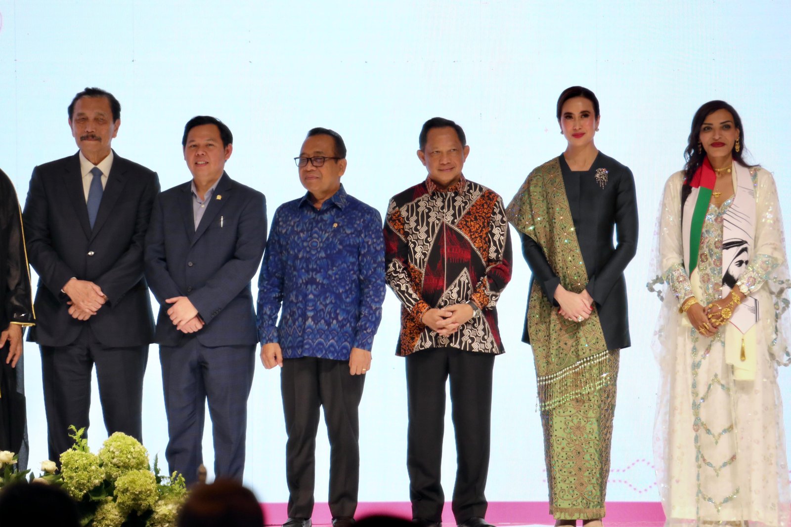 Menghadiri Acara Peringatan Hari Nasional Ke- 53 Uni Emirat Arab di Dian Ballroom, Hotel Rafles, Jakarta