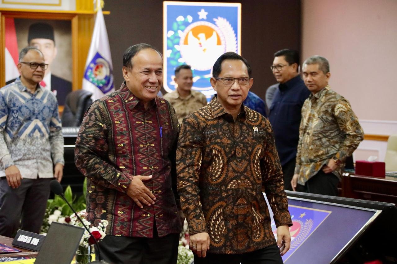 Memimpin Rapat Rencana Kerja dan Anggaran Tahunan (RKAT) 2025 Bertempat di Ruang Sidang Utama Gd. A, Lt. 3