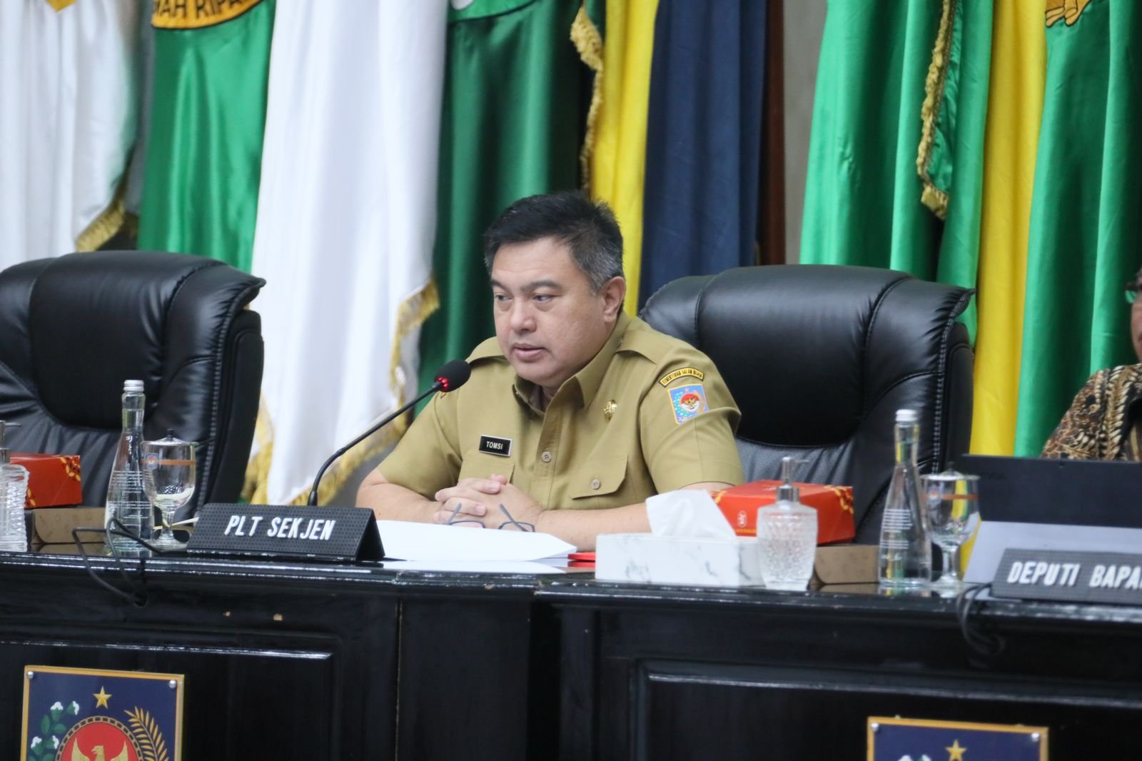 Memimpin Rapat Koordinasi Pengendalian Inflasi Daerah