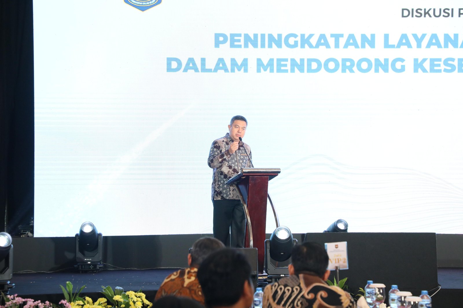 Mewakili Bapak Menteri Dalam Negeri sebagai “Keynote Speaker” Pada Acara Diskusi Publik “Peningkatan Layanan dan Daya Saing Dalam Mendorong Kesejahteraan di Daerah” Tahun 2024