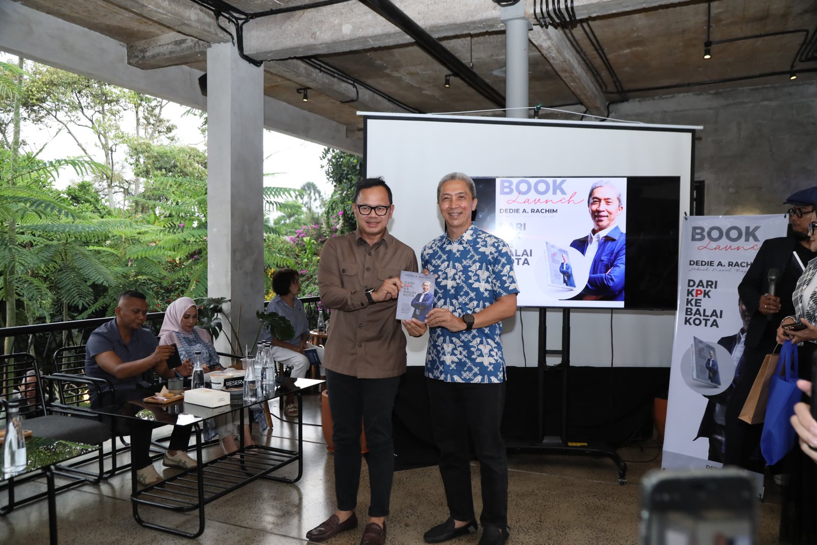 Launching Buku dari KPK ke Balai Kota karya Bapak Dedie Rachim