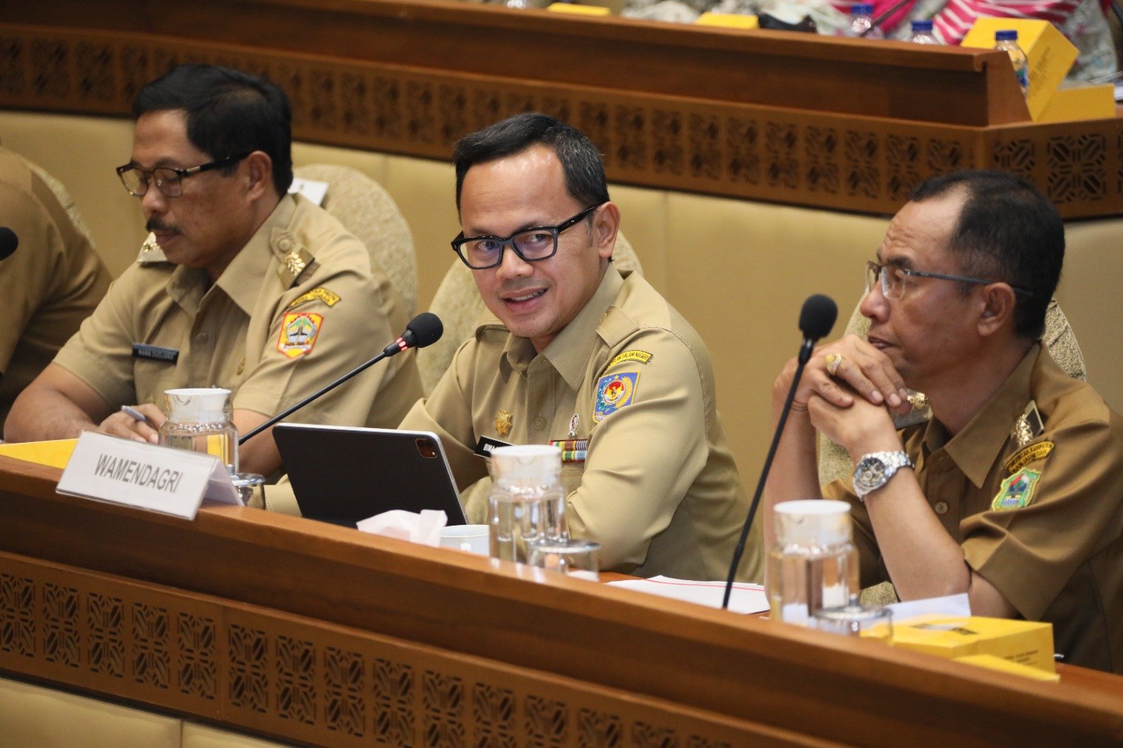 Menghadiri Rapat Kerja dan Rapat Dengar Pendapat bersama Komisi II DPR RI dengan Gubernur Jawa Tengah