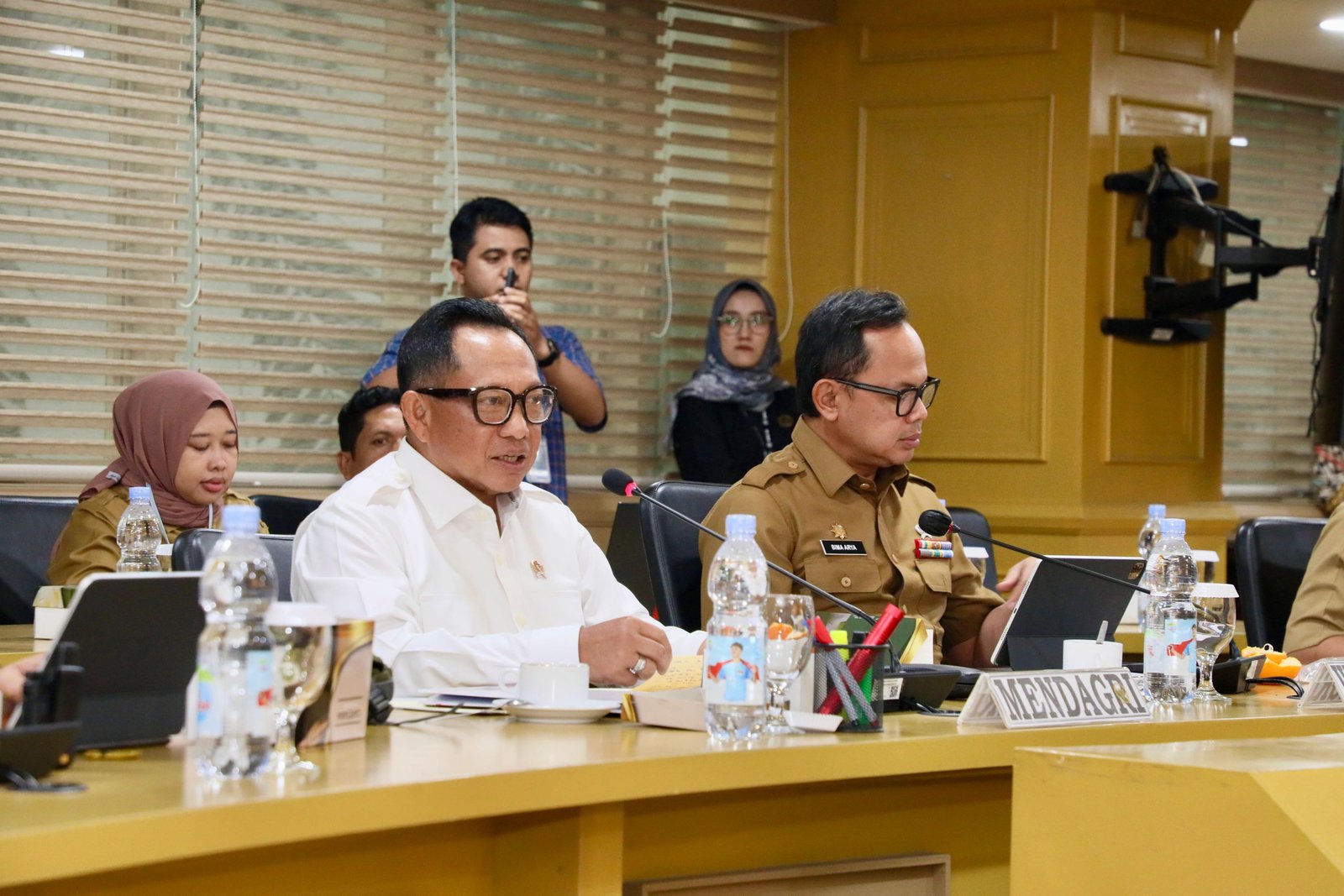 Rapat Kerja Dengan Komite I DPD RI Pembahasan mengenai isu – isu terkait Otonomi Daerah Pemerintah Daerah Hubungan Pusat dan Daerah, Pilkada Serentak Tahun 2024