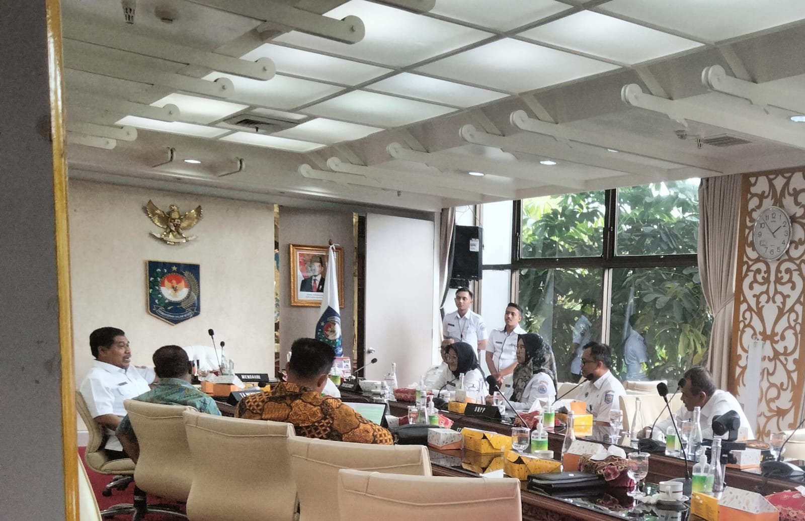 Mendampingi Bapak Mendagri menerima Paparan Plh. Ses BNPP terkait Rencana Pengelolaan Batas Wilayah Negara dan Kawasan Perbatasan