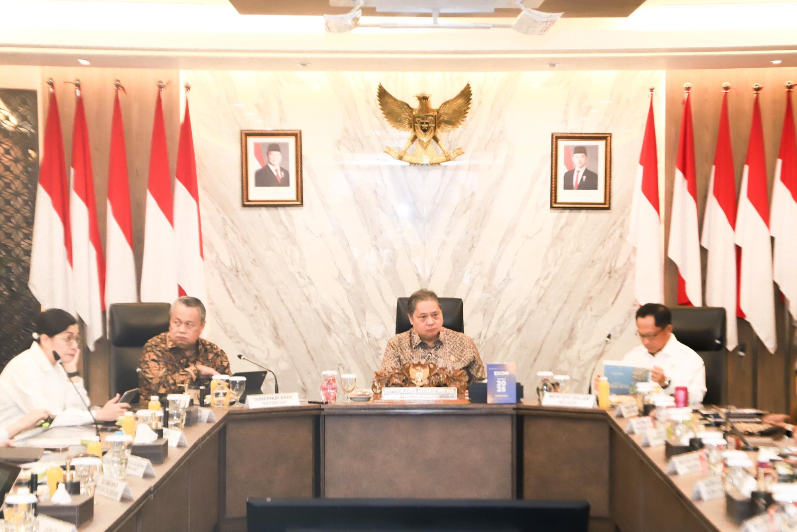 Menghadiri Kegiatan High Level Meeting (HLM)  Tim Pengendalian Inflasi Pusat (TPIP) Tahun 2025