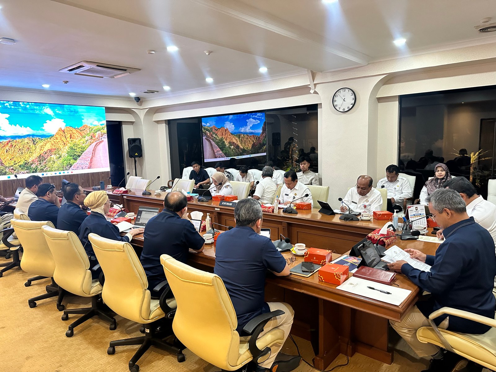 Kegiatan Menerima Audiensi Wakil Menteri Keuangan