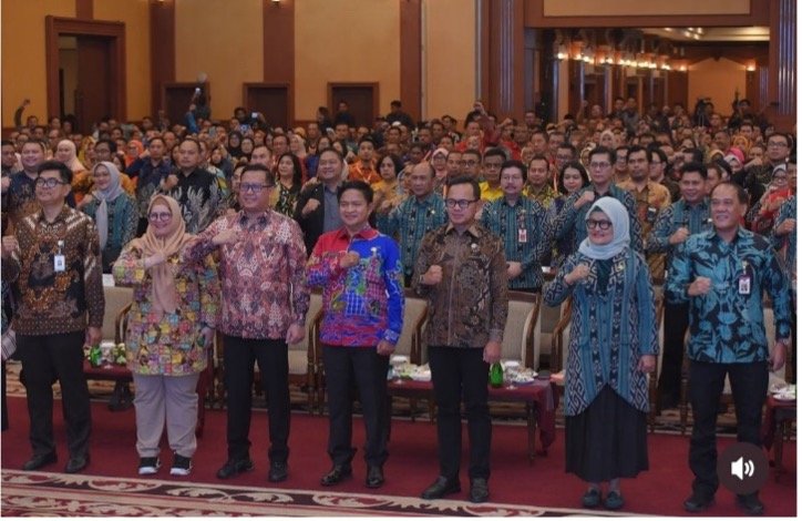 Menghadiri Pembukan Rakornas Kedua Dukcapil Tahun 2024 Dalam Rangka Penguatan Dukcapil untuk Penerapan Beta Release Poertal Administrasi Pemerintahan (PAP) DI Hotel Lombok Raya, dihadiri oleh Wamendagri RI