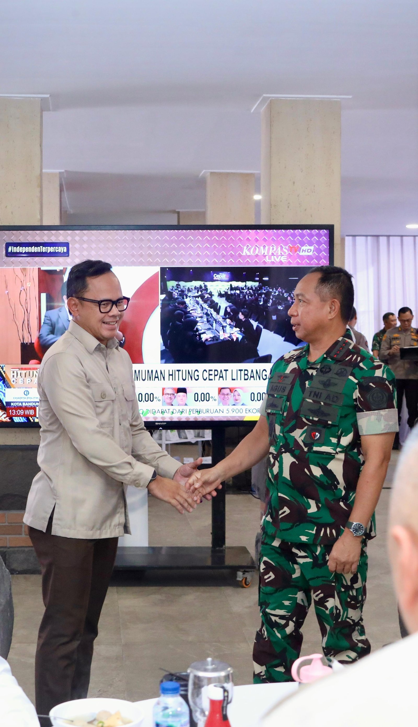 Mendampingi Bapak Mendagri pada acara Siaga Monitoring Pilkada