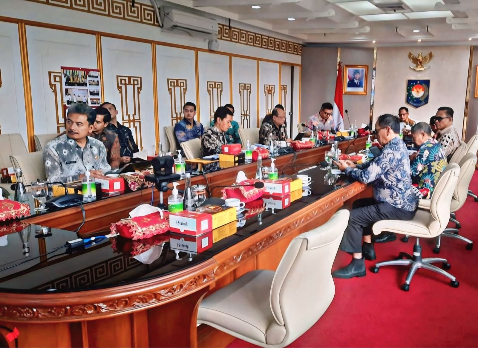 Memimpin Rapat Koordinasi melalui Video Conference dengan Agenda Pembebasan BPHTB, Percepatan Pemberian Izin dan Pembebasan Restribusi Persetujuan Pembangunan Gedung